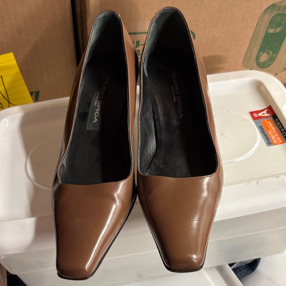 Women's Classic Brown Heels